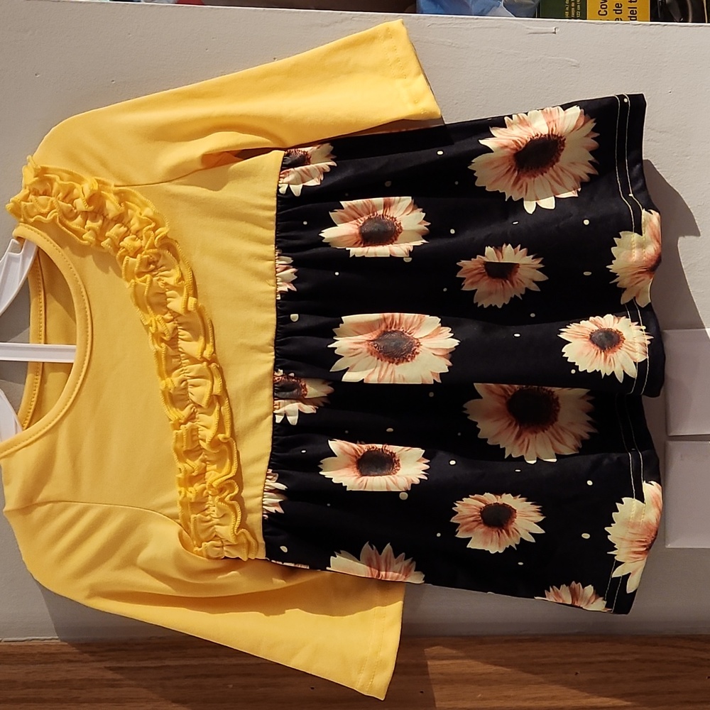 GIRLS, NEW BABY SUNFLOWER DRESS LONG SLEEVE DRESS SIZE 12-18 MONTHS